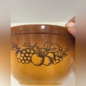 1974 vintage old orchard Pyrex ombre brown 401 1.5 quart stacking bowl